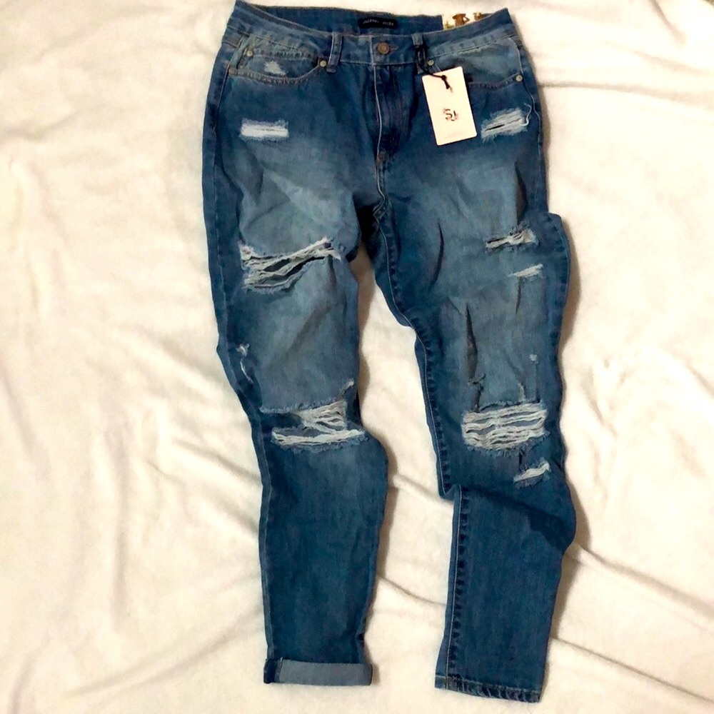 Sincerely Jules jeans. NWT. Junior size 11 (UK 30). Distressed, boyfriend cut.